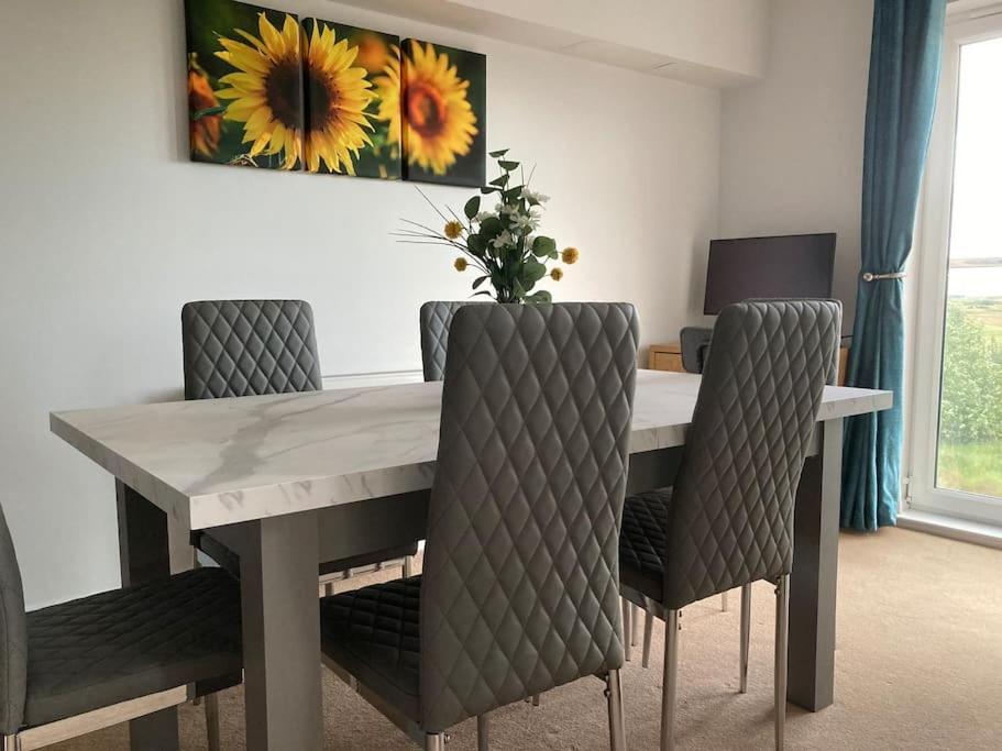 Beautiful 2 Bedroom Flat Overlooking Golf Course Carnoustie Eksteriør billede
