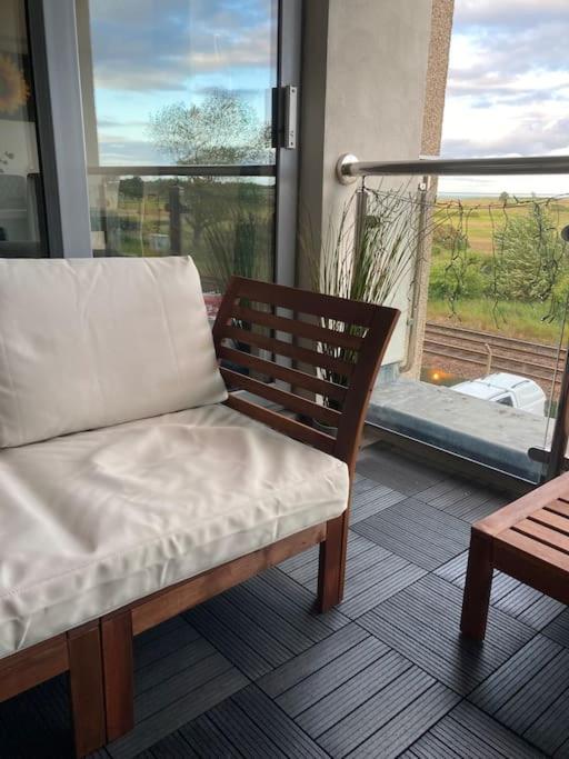 Beautiful 2 Bedroom Flat Overlooking Golf Course Carnoustie Eksteriør billede