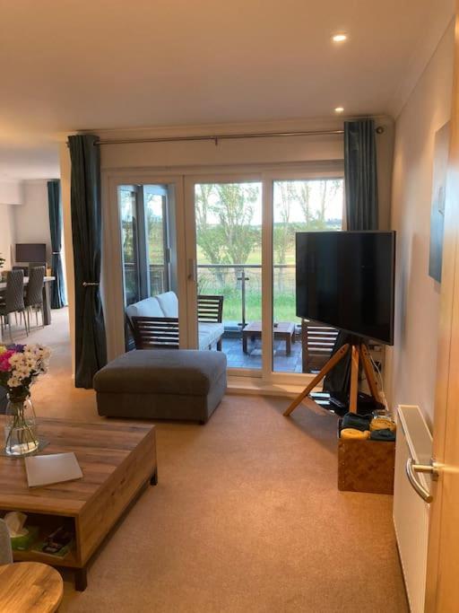 Beautiful 2 Bedroom Flat Overlooking Golf Course Carnoustie Eksteriør billede